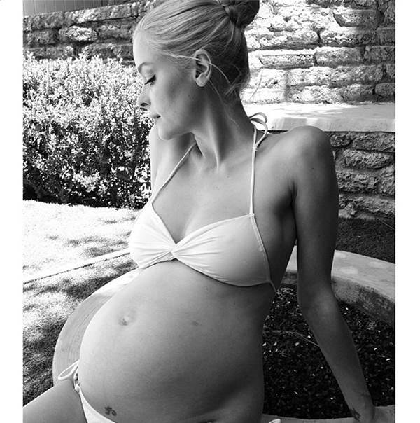 o-PREGNANT-CELEBRITIES-facebook