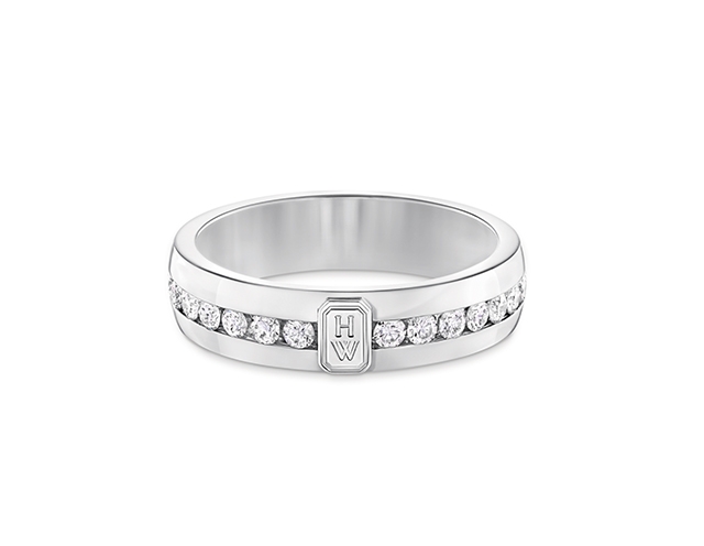 婚戒 HW Logo鑽石婚戒點綴33顆圓形明亮式切工鑽石，戒指嵌刻字母“H”和“W”。