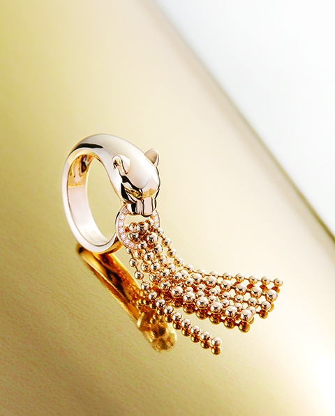 Panthere de Cartier 系列18K 黃金戒指 3,000 鑲有沙弗來石榴石、縞瑪瑙及鑽石。