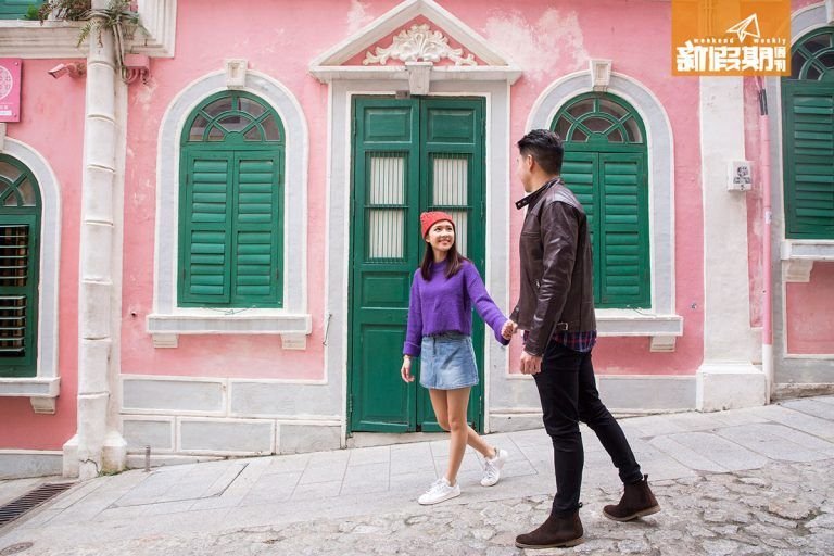 倫敦人澳門 在戀愛巷影相,set 腳架都冇問題,但遊人非常多,快快手影完不要阻到其他人啊~(圖片來源:新傳媒圖庫)