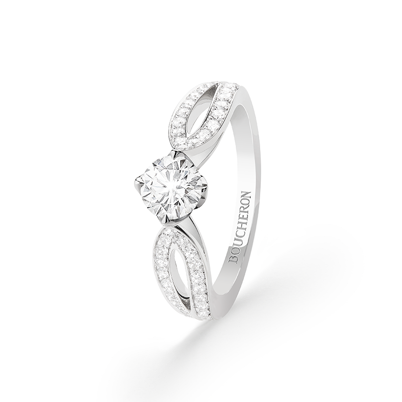 鑽戒 Pont de Paris鉑金戒指，指環鏤空設計工藝超卓，非常少見，中間主石由0.3卡起。$64,000