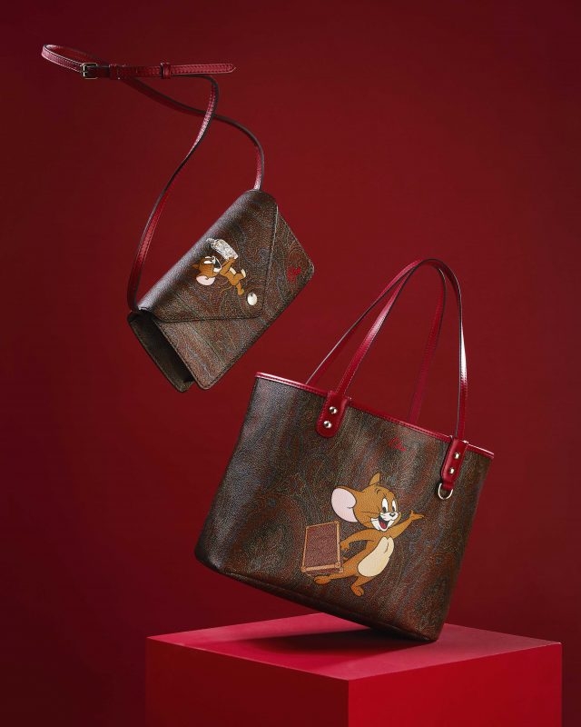 鼠年手袋 Etro X Tom & Jerry腰果花信封手袋及Tote Bag 各$5,000