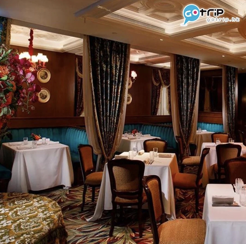 特色餐廳 藍色梳化卡座，為餐室增加一絲活力。圖片來源：Gotrip