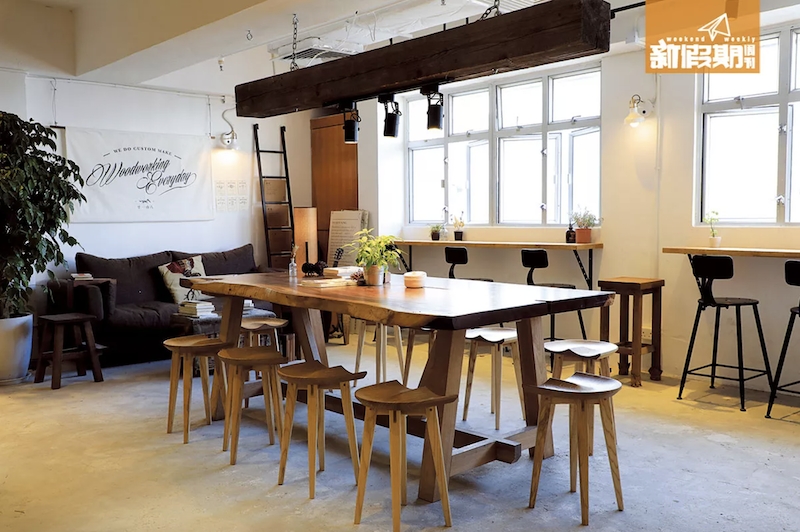 Cafe Area中央的Common Table，枱凳都是自家製作，用餐時不妨留意下木材的自然紋理，枱邊的切割處理。（圖片來源：新傳媒圖庫）