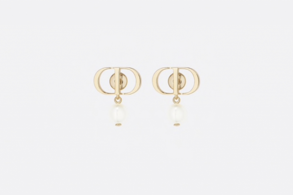 母親節禮物1. DIOR PETIT CD 耳環 HKD 3,200 圖片來源：Dior官網