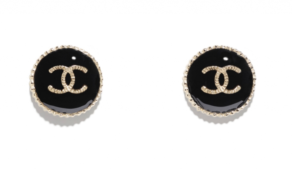 母親節禮物4.CHANEL 黑色圓形樹脂耳環 HK,100 圖片來源：Chanel官網