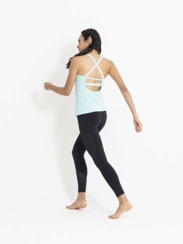 4間瑜伽服品牌推薦 包覆性強＋高彈力透氣 必選Lululemon、Pure Apparel