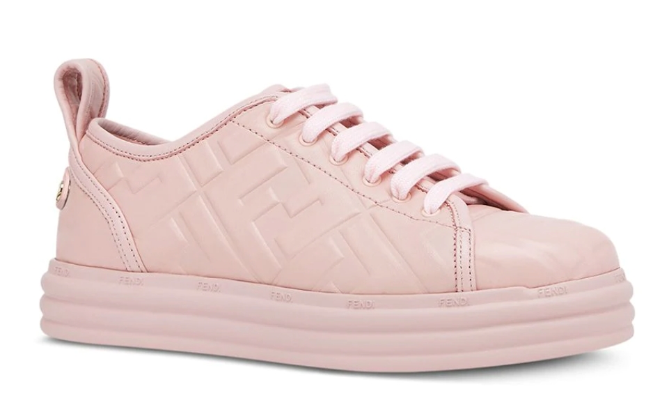 粉紅色名牌波鞋 圖片來源：farfetch