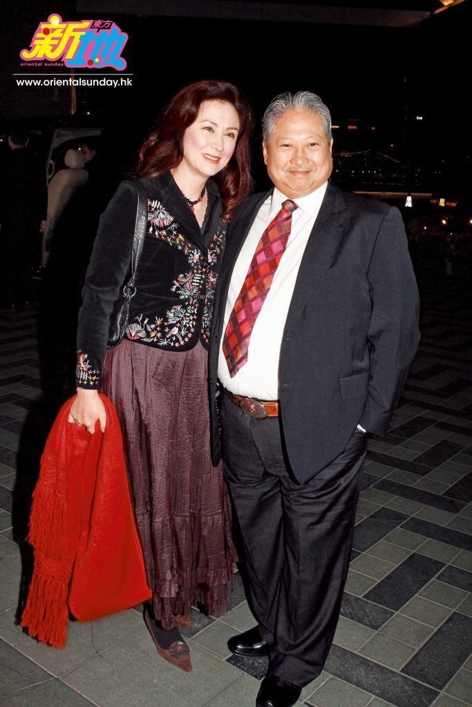 混血港姐 與影壇大哥洪金寶1995年結婚至今。