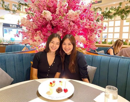早前麥明詩為朱千雪慶祝生日(圖片來源:instagram@lousia_mak)