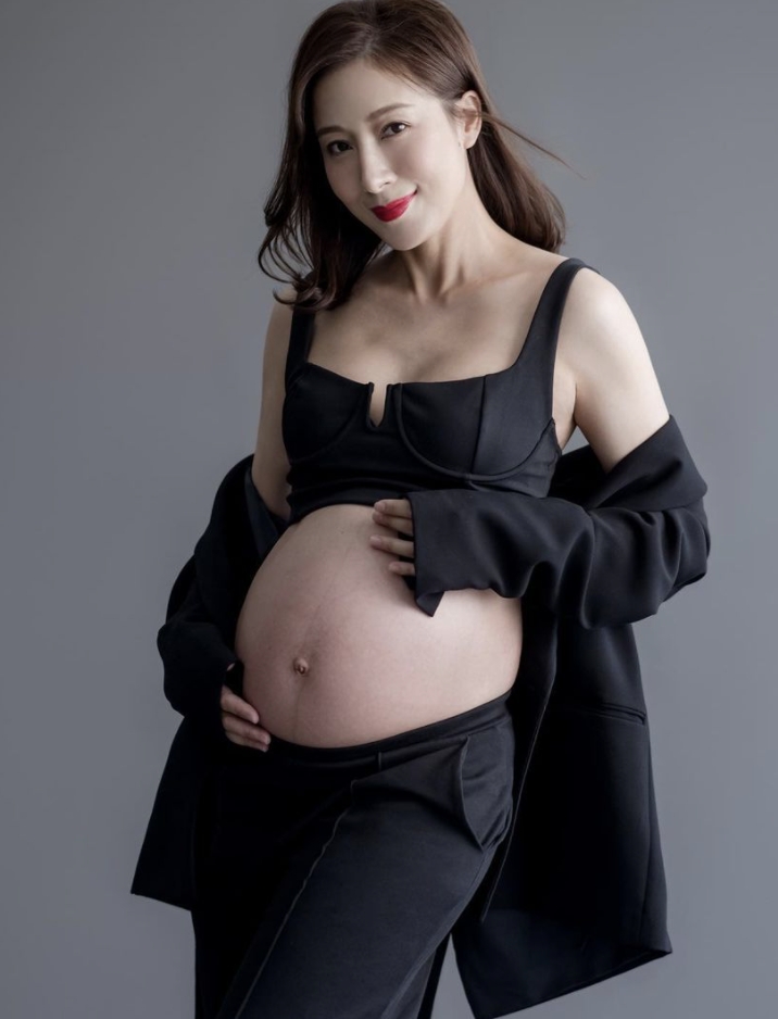 楊茜堯減肥 楊怡 懷孕時期的楊茜堯四肢仍保持纖幼。