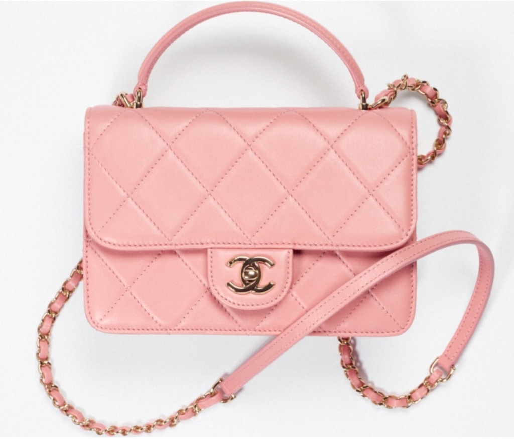 Chanel Small Flap Bag With Top Handle HK,800 （圖片來源：Chanel官網圖片）