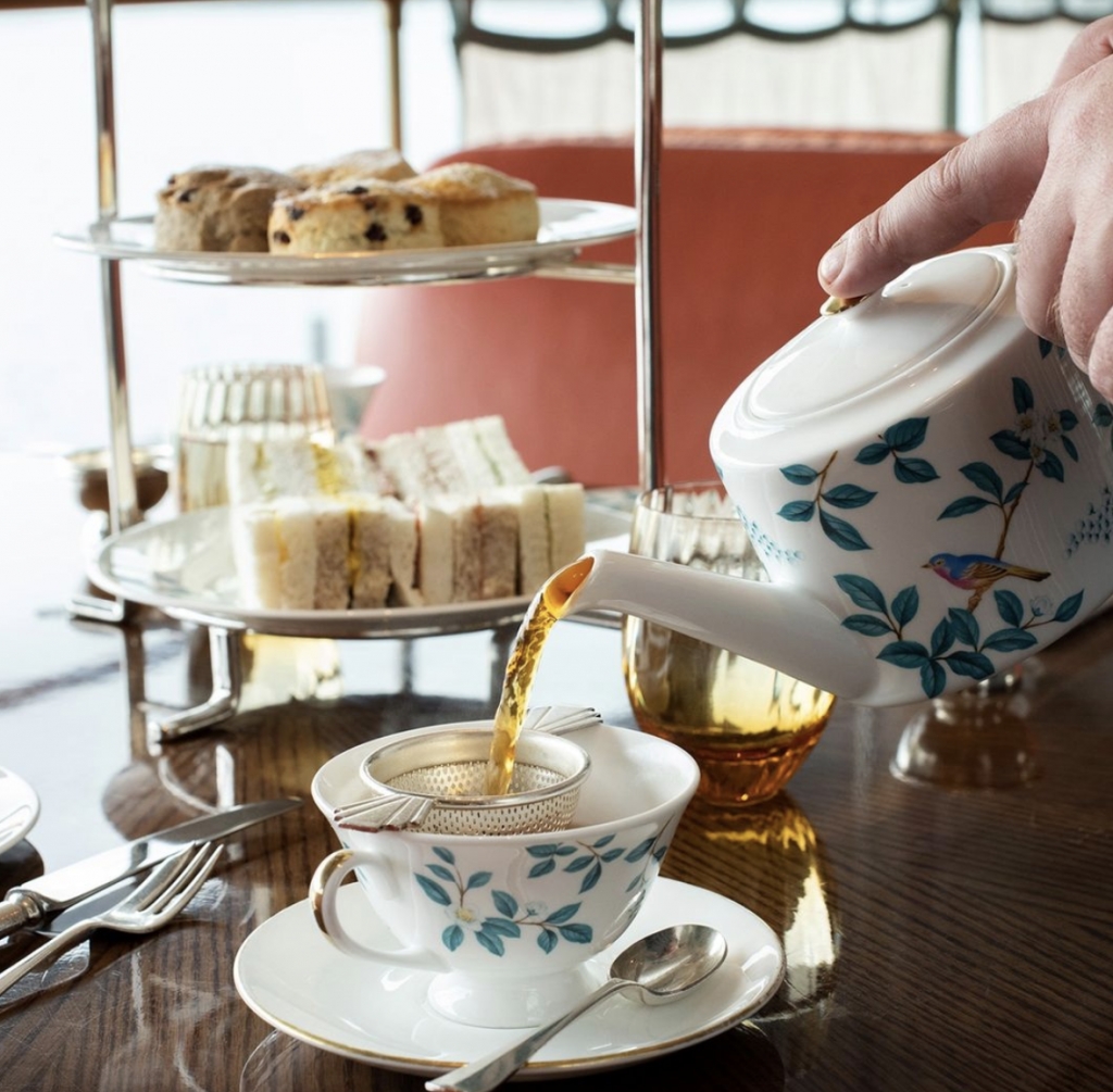 打卡Cafe 精緻華麗的茶具和甜品架都是打卡必影！