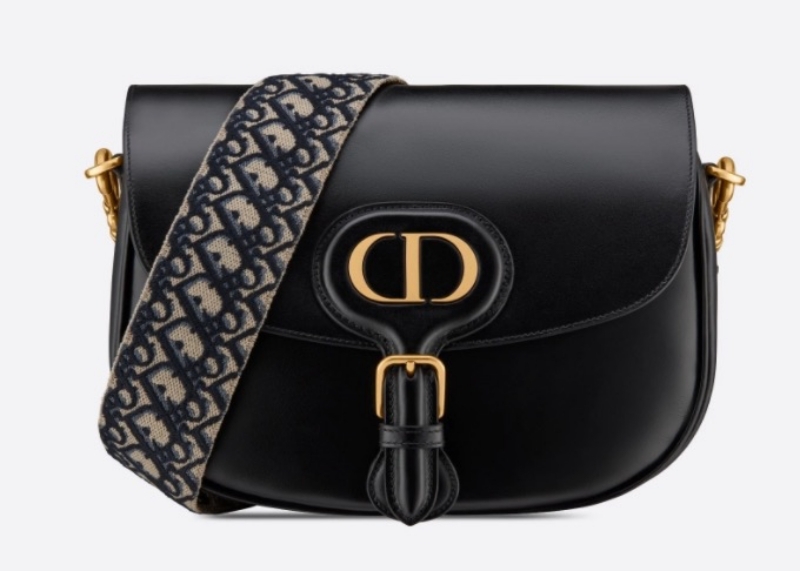 Black Box Calfskin with Blue Dior Oblique Embroidered Strap Reference: M9320UMOB_M911 圖片來源：Dior官網