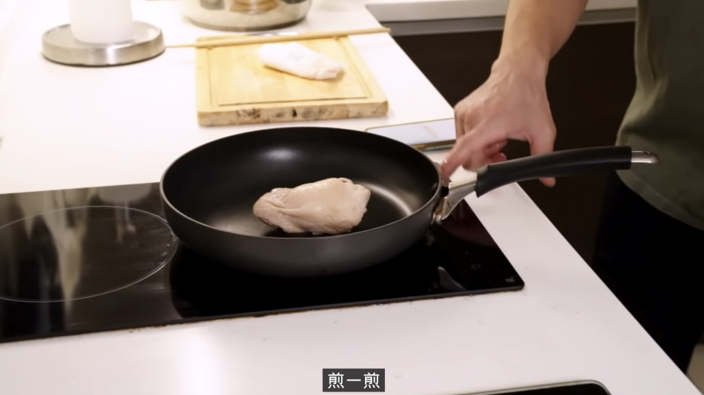 梁漢文減脂 梁漢文有時候會為了味道更佳而將雞胸肉稍煎至金黃色。