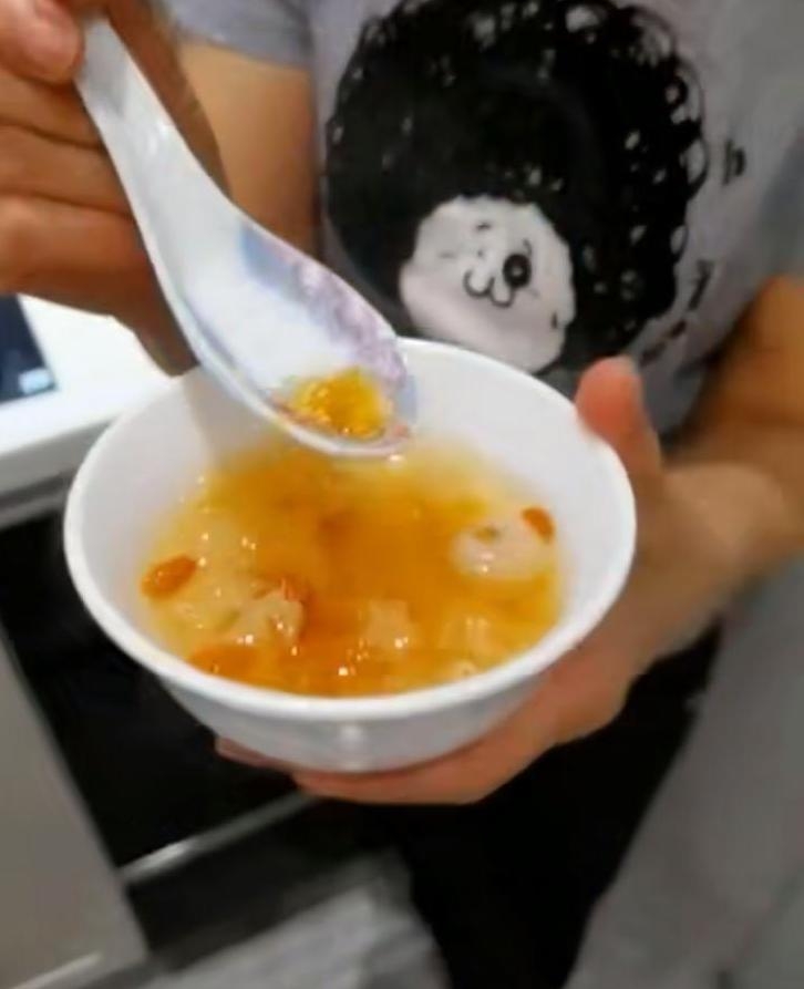 桃膠銀耳枸杞甜湯（圖片來源：惠英紅@RED）