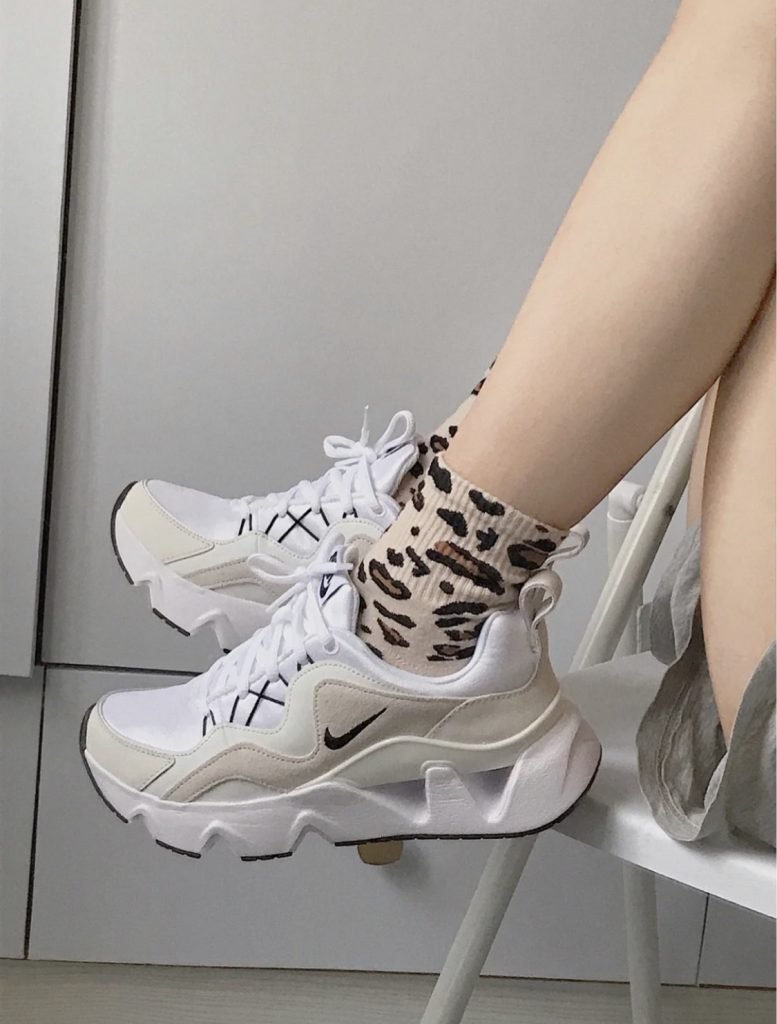 2021年必買「燕麥奶茶色波鞋」球鞋款式2. NIKE Ryz 365。(圖片來源:丸丸wAnWan@RED)