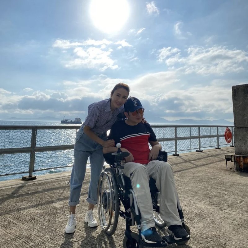 不是陪同弟弟出遊(圖片來源:黎姿@IG)