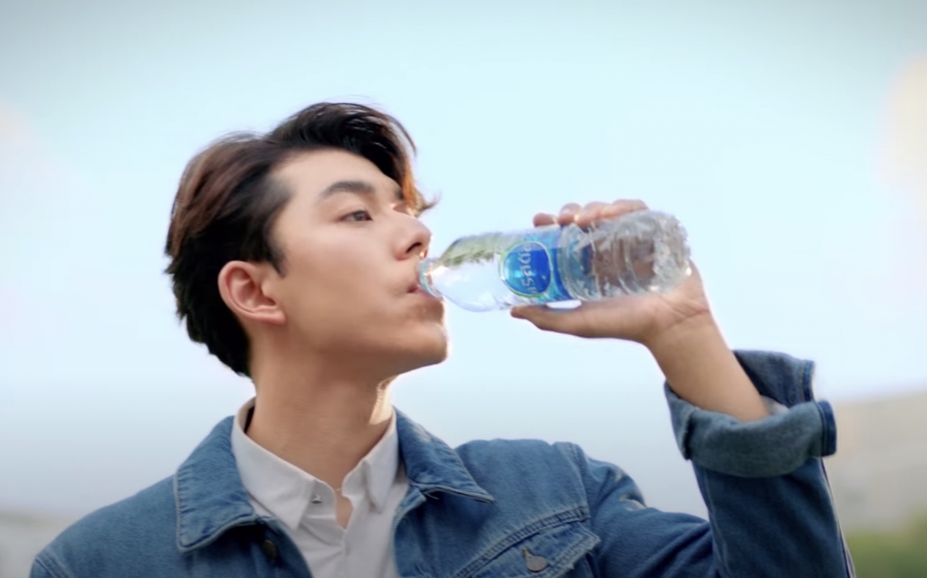 移民泰國 圖片來源：Crystal Drinking Water廣告@YouTube