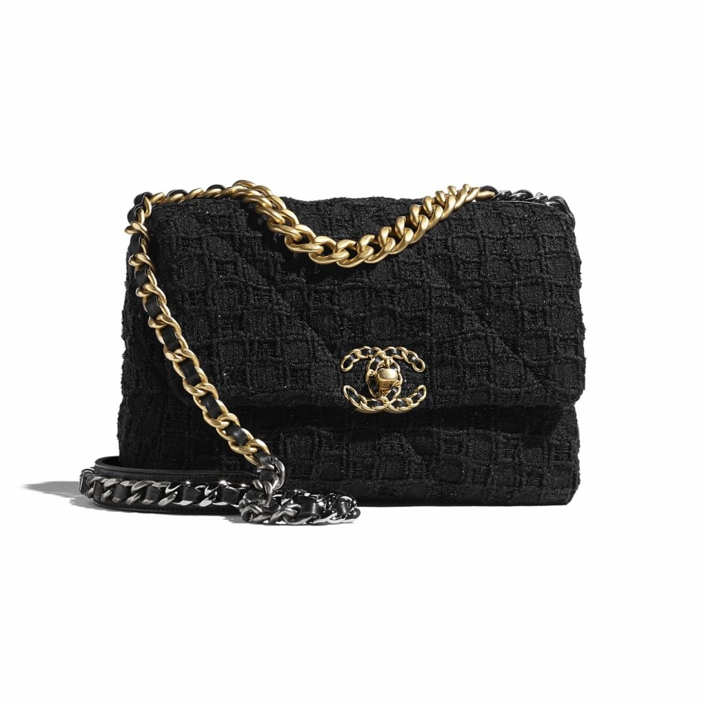 Chanel 19升值潛力款6. 黑色斜紋軟呢Chanel 19 口蓋包 HK,500（圖片來源：官網）