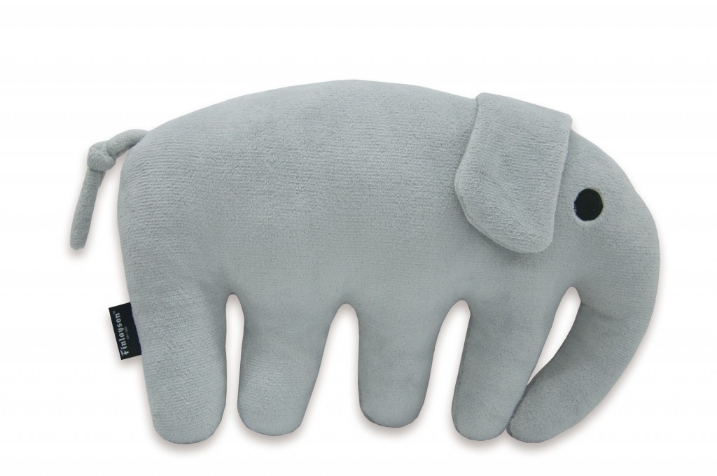 北歐風 
大象抱枕 零售價$250 ；7折後 $175。