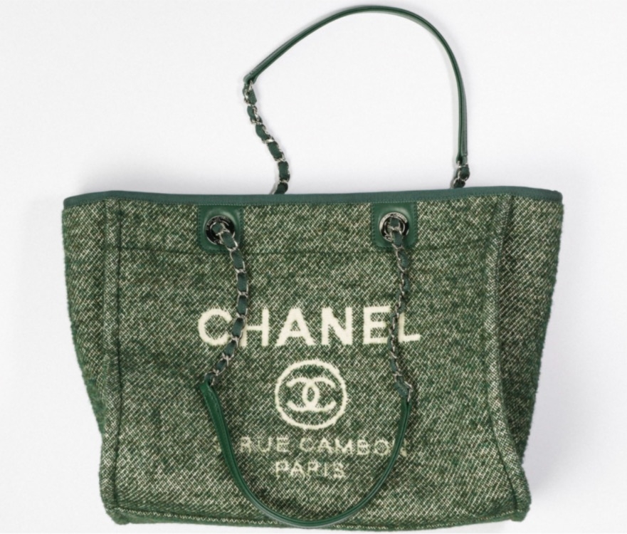 綠及白色購物袋HK,400(圖片來源：Chanel官網)