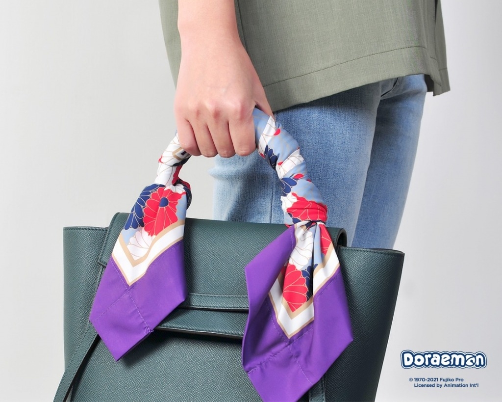 多啦A夢造型禮品 另外，領巾亦可以繫在手袋上作裝飾，為日常穿搭增添個人風格。