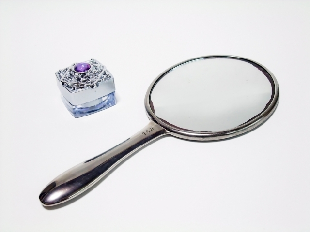 財位忌放雜物，鏡、或大形金屬物，以免阻礙財氣、或把一些不好的磁場吸入財位內。 （圖片來源：photoAC）