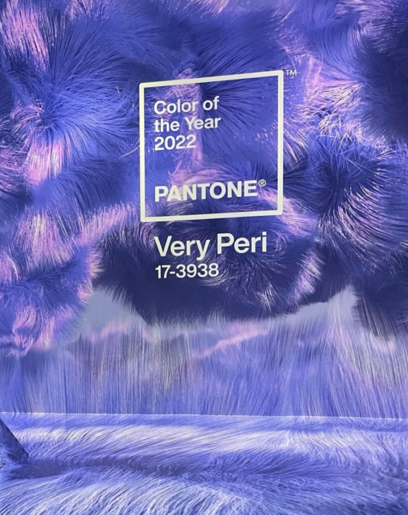 2022髮色趨勢 色彩權威Pantone選出「長春花藍」為2022年的代表顏色。