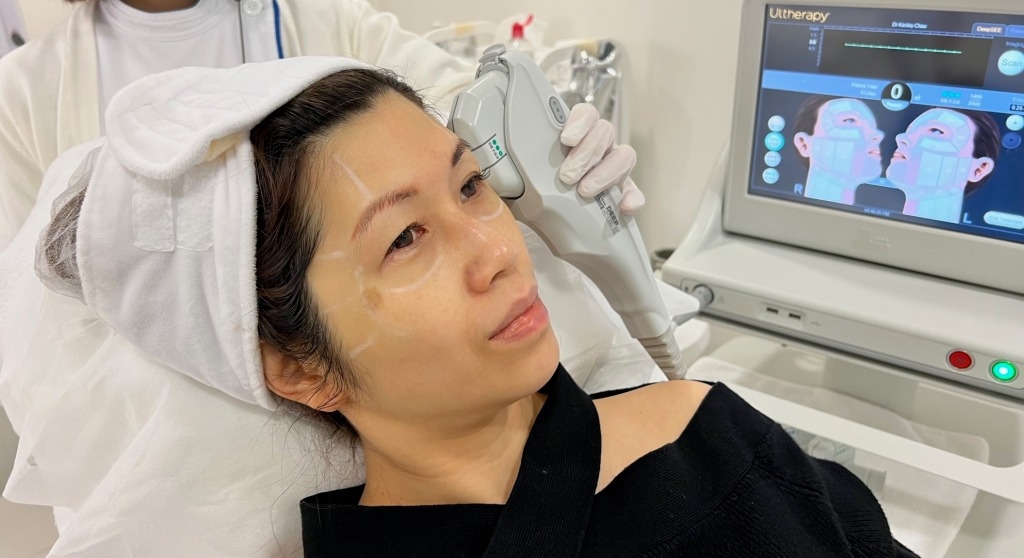 Ultherapy效果香港 透過DeepSEE實時影像技術，監察高能量聚焦超聲波能量的輸送位置，確保對準適當的肌膚深度。