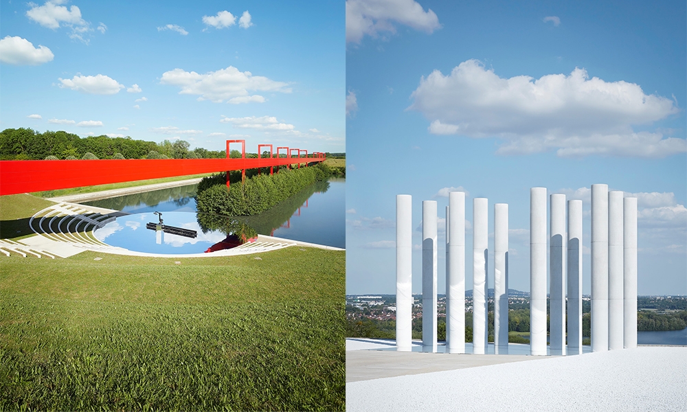 Louis Vuitton 2022初春女裝系列 由著名以色列人文雕塑家 Dani Karavan 創作的「 Axe Majeur」紅色大橋，總長有3.2公里，為Louis Vuitton 2022初春系列時裝騷的科幻舞台，以簡約線條勾勒的天橋，與大自然光景致營造出未來感氛圍，呼應品牌今季的創作理念，藉時裝帶給大家和平與希望，重拾正能量面對將來。