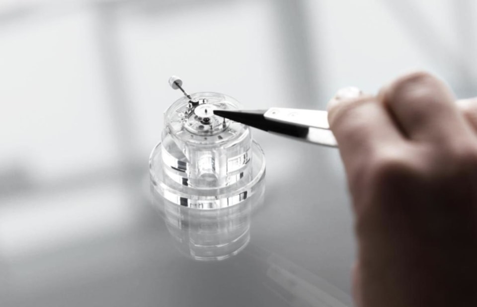 Chanel J12鑽石陀飛輪 透視機芯由Chanel製錶廠親自設計組裝
