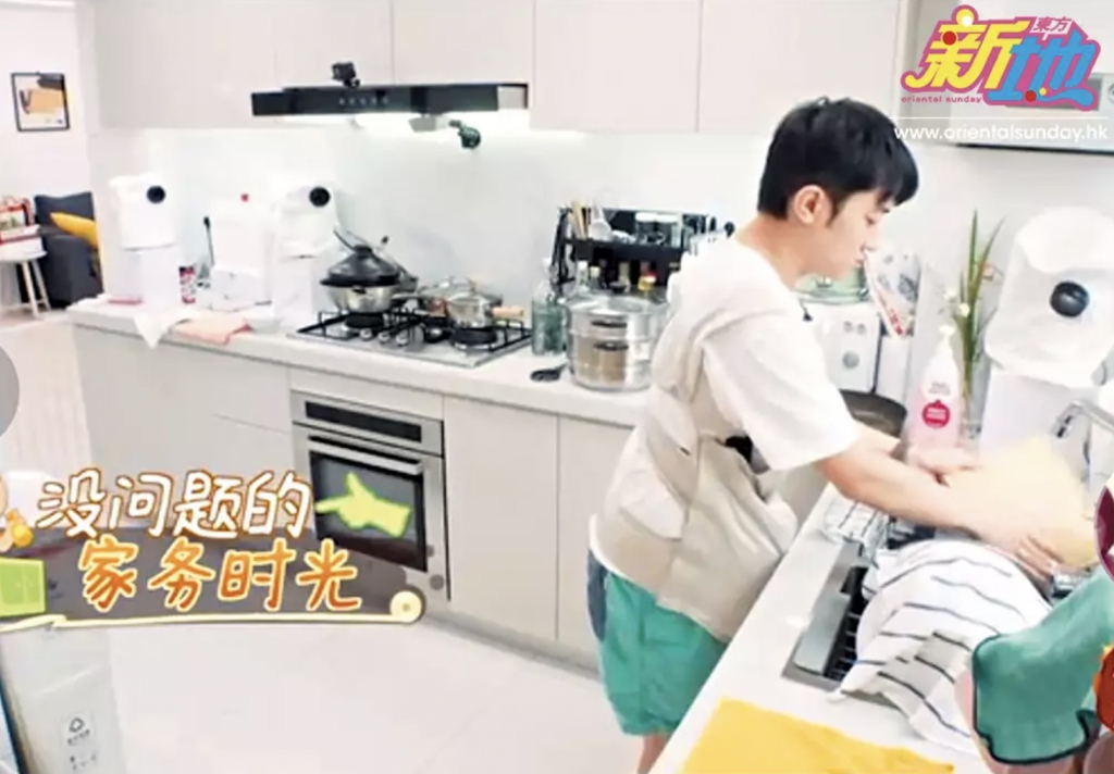 王祖藍 李亞男 開放式廚房本來就是為愛下廚的太太李亞男而設，不過節目內祖藍為妻女下廚，卻顯得手忙腳亂！