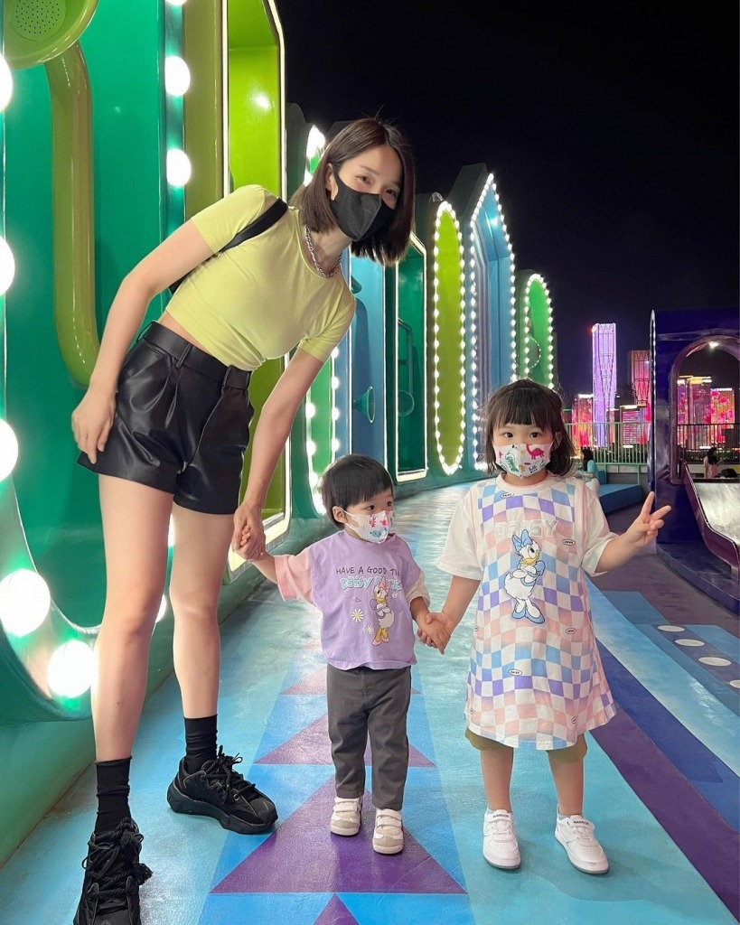 王祖藍 李亞男 3歲大女身高已經在172cm的李亞男腰部位置。