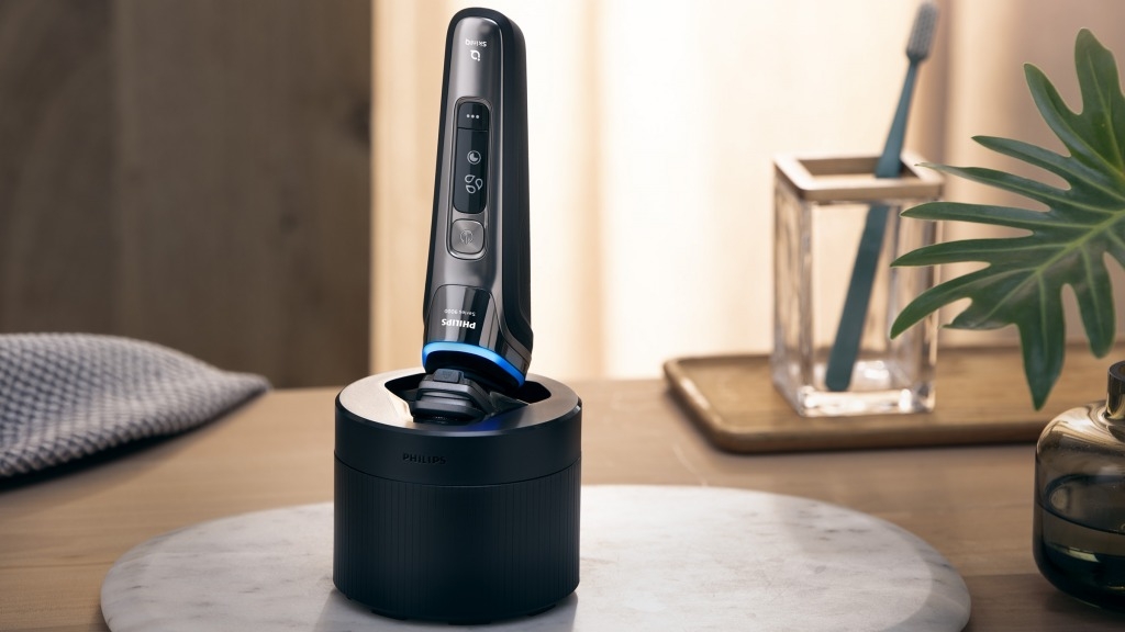 Philips 無線快速清洗座，剃鬚後只要將電鬚刨放入清洗座，一分鐘就可以洗乾淨刀頭鬚屑，超方便！