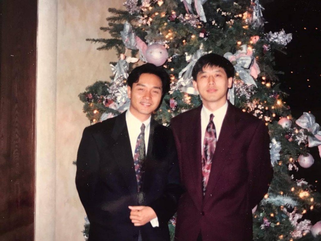 雲南西雙版納 張國榮 唐鶴德指這張是他與張國榮N年前的聖誕合照。