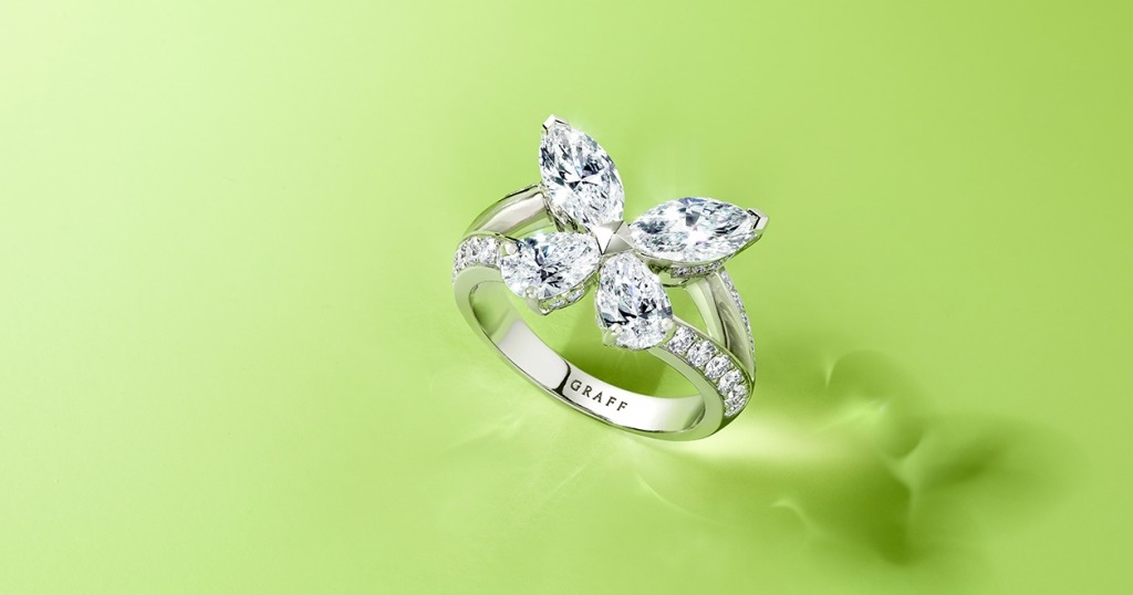 GRAFF蝴蝶系列 白金蝴蝶戒指，鑲嵌共重3.10卡梨形、馬眼形和圓形鑽石。
