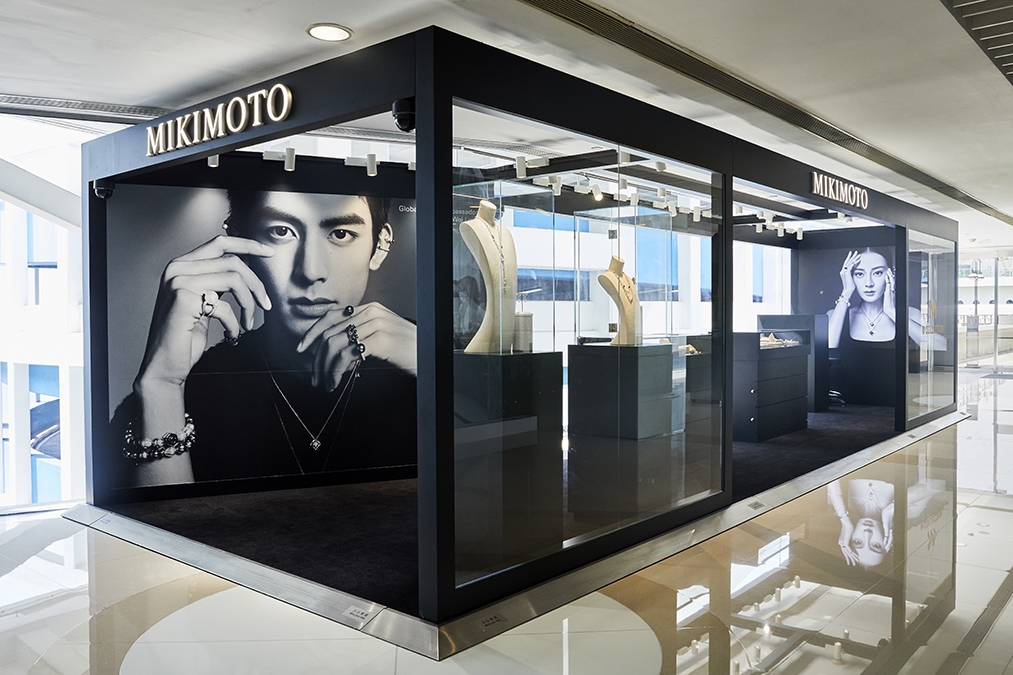 MIKIMOTO珍珠 MIKIMOTO 同場另設MIKIMOTO M Collection期間限定概念店，展示品牌另一經典系列。