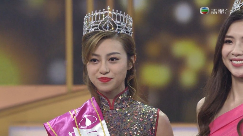 香港小姐2022 港姐 高學歷 許子萱憑大方自信表現成為亞軍。