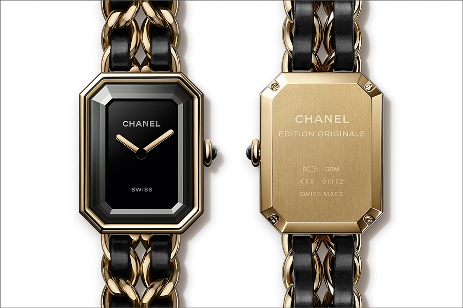 Chanel Première Original Edition 腕錶 26.1 x 20 x 7.65毫米精鋼鍍0.1微米18K黃金錶殼襯黑色漆面錶盤、精鋼鍍0.1微米18K黃金錶冠，鑲一顆凸圓形縞瑪瑙、精鋼鍍0.1微米18K黃金鏈帶穿黑色皮革、精準石英機芯、功能顯示小時及分鐘、防水性能：30米
