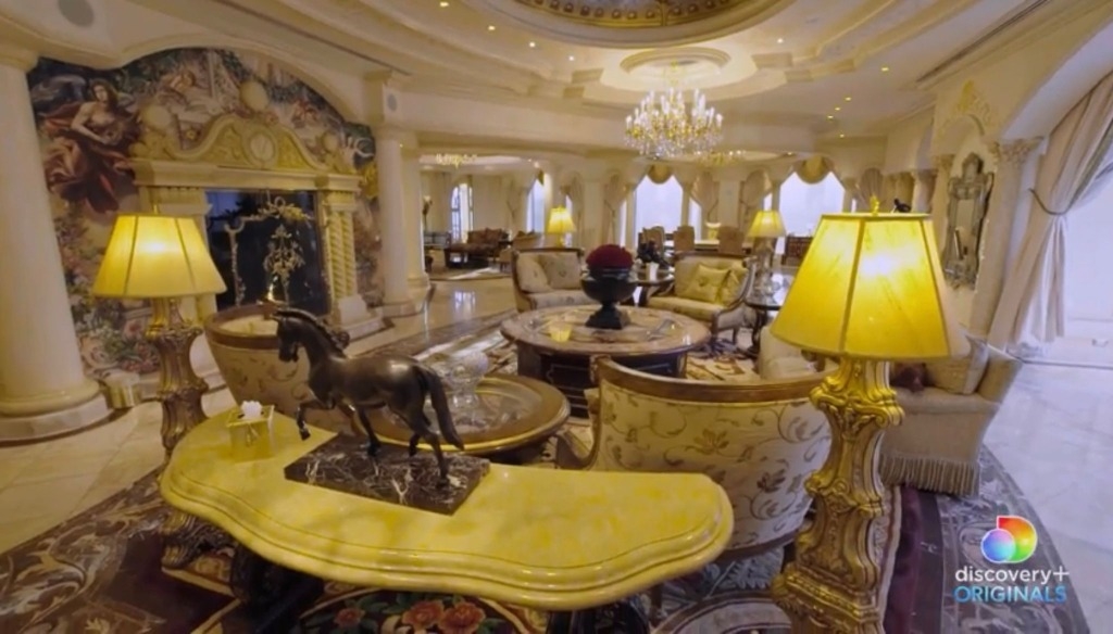 美版「凡爾賽宮」 網絡熱話 傑奎琳·西格爾 内部也是富麗堂皇。