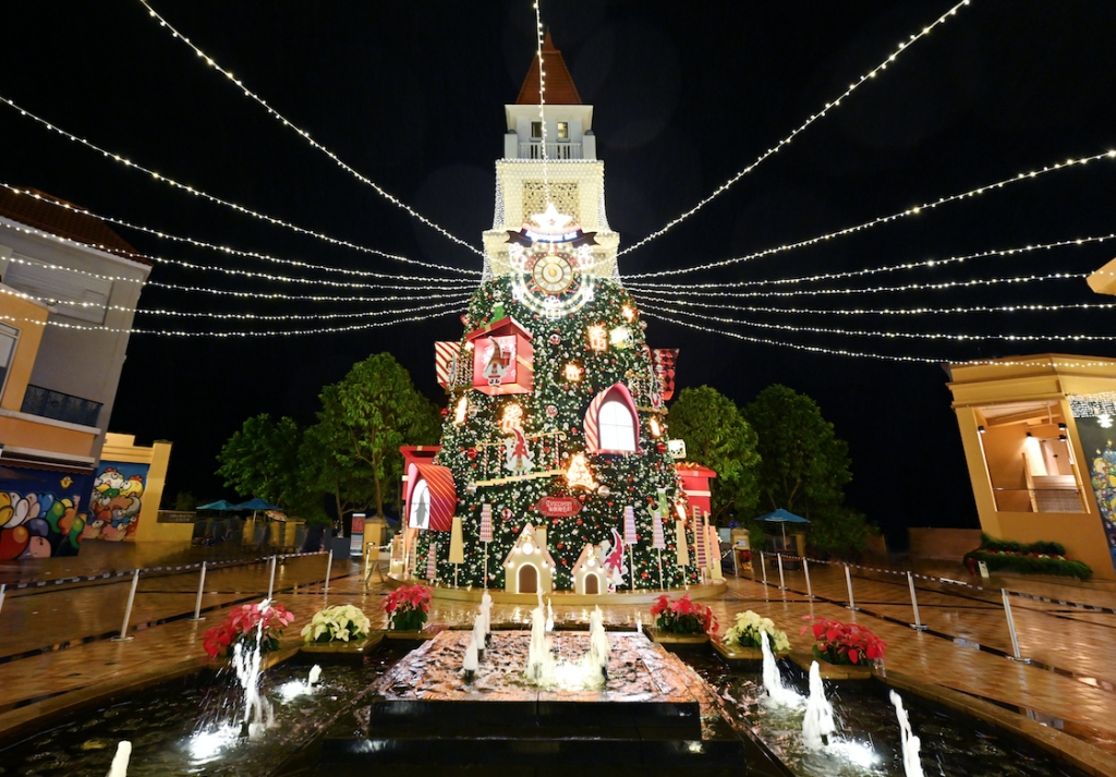 聖誕樹2022 是次聖誕，愉景灣化身為歐陸小鎮，分別於愉景北商場、露天劇場、愉景廣場設置聖誕燈飾。