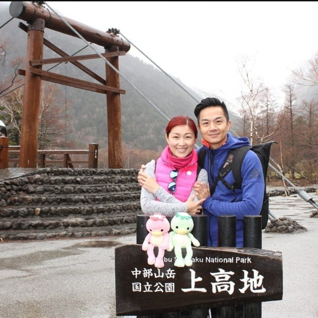 胡諾言 胡諾言卻在社交平台大曬幸福:「食乜野無所謂, 最緊要係同邊個食!」