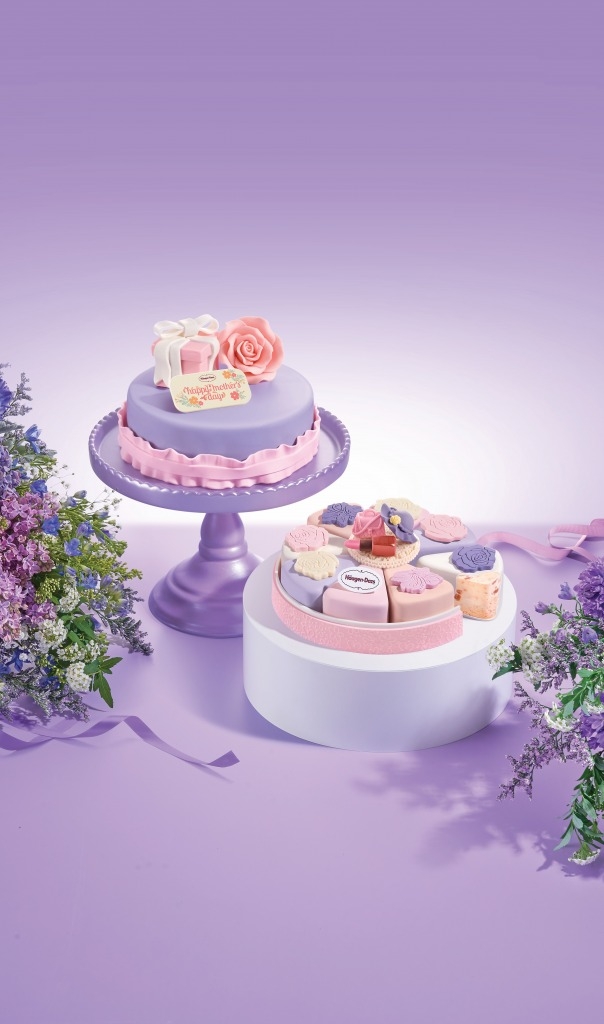 母親節蛋糕 瑰麗寶盒雪糕蛋糕HK$499；花式時尚雪糕蛋糕HK$699