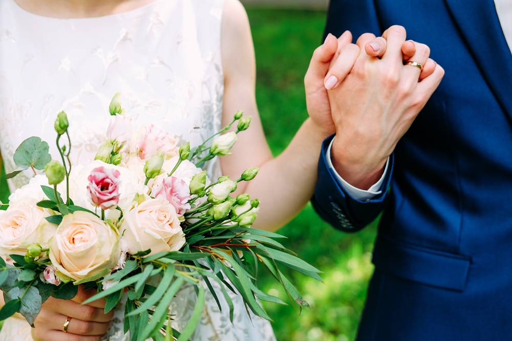 結婚誓詞 撰寫結婚誓詞時，新人可以選擇自己創作，無論哪種方式，都應保持真實、真摯的情感表達。