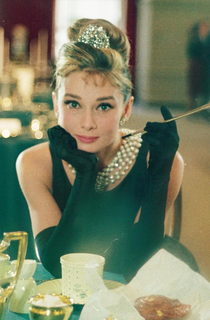 90年代 女星 永远的女神柯德莉夏萍。（图片来源：《Breakfast at Tiffany's》影片截图）