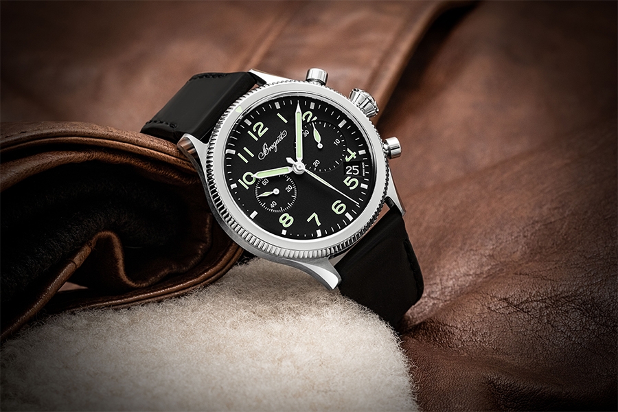 Breguet寶璣全新 Type XX系列腕錶 Breguet寶璣 全新 Type XX 系列腕錶 42毫米精鋼錶殼襯黑色錶盤，搭載自家研發7281自動上鏈機芯，具備計時、飛返、日期顯示、小秒針及30分鐘累積計時器功能，擁有60小時動力儲備，配兩款可替換錶帶，一款是小牛皮錶帶，另一款為NATO織物錶帶。