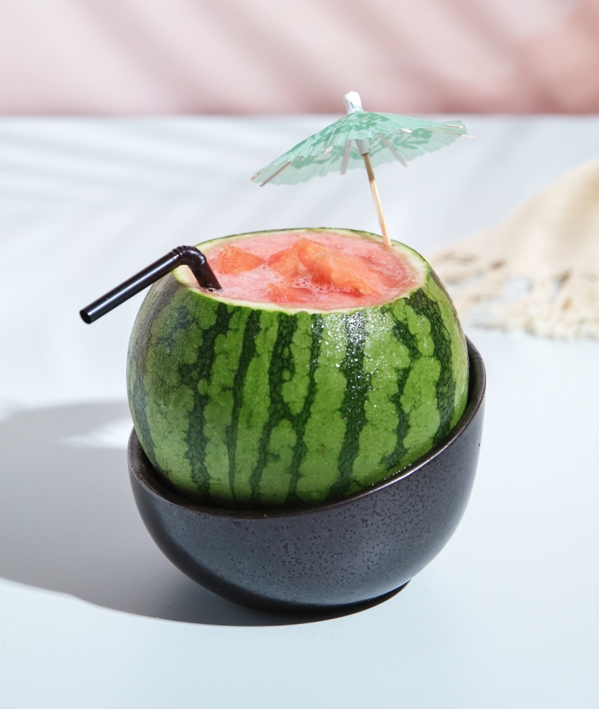 特色餐廳 釘 Moo 扮無酒精版本) HK$88 —— 採用原隻西瓜！