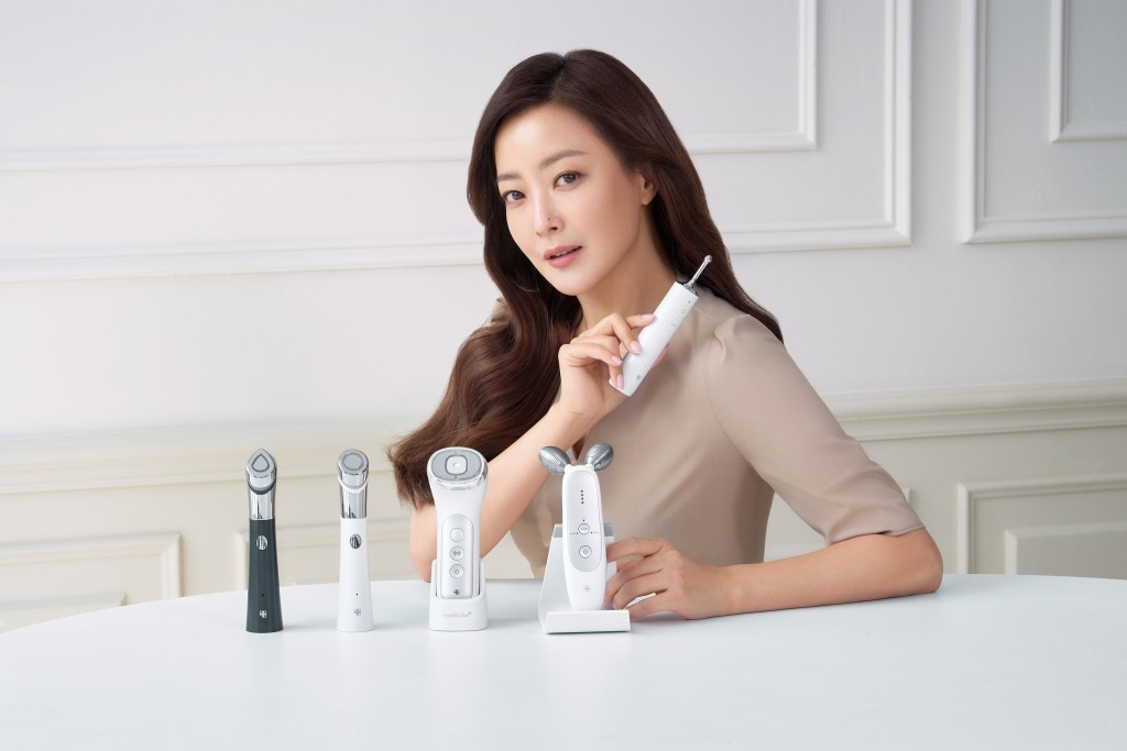 美與健生活博覽2023 韓國NO.1專業醫美品牌medicube，一系列家用美容儀已成為韓國、甚至全球女生們最喜愛的家容美容儀之一。