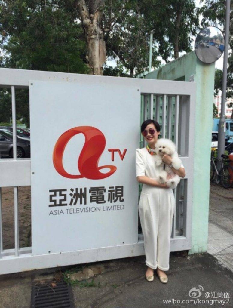 江美儀 江美儀效力娘家亞洲電視12年，離開亞視後，才發現原來外面的人覺得亞視藝人是低人一等。（圖片內：微博@江美儀）